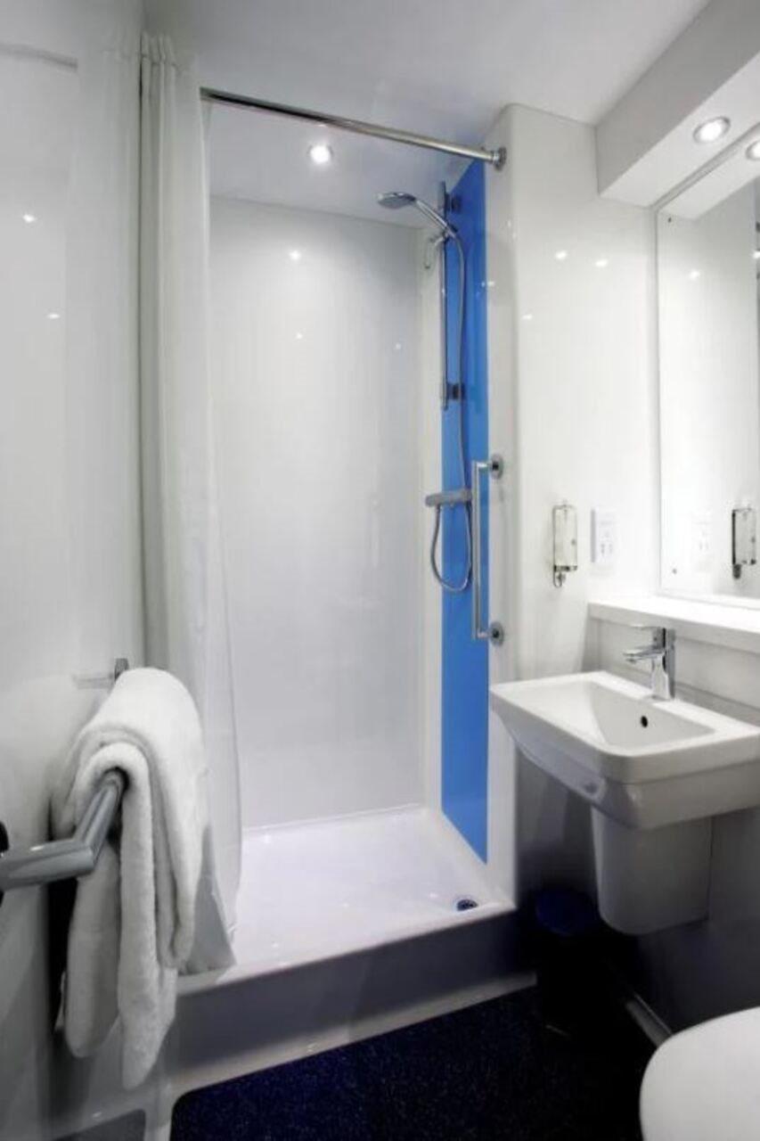 Travelodge Llanelli Cross Hands Exteriör bild